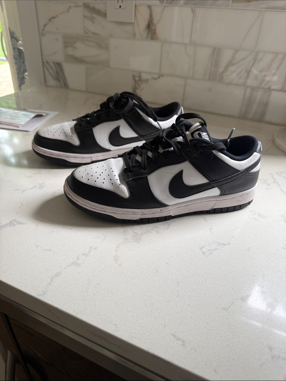 Panda dunks Nike Black and White Low-Top Sneakers - Swoosh Detail
